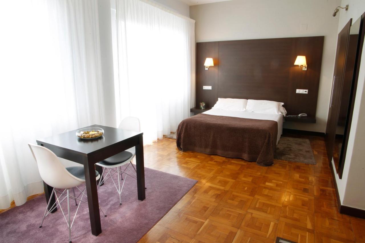 לוגו Hotel Mendez Nunez מראה חיצוני תמונה