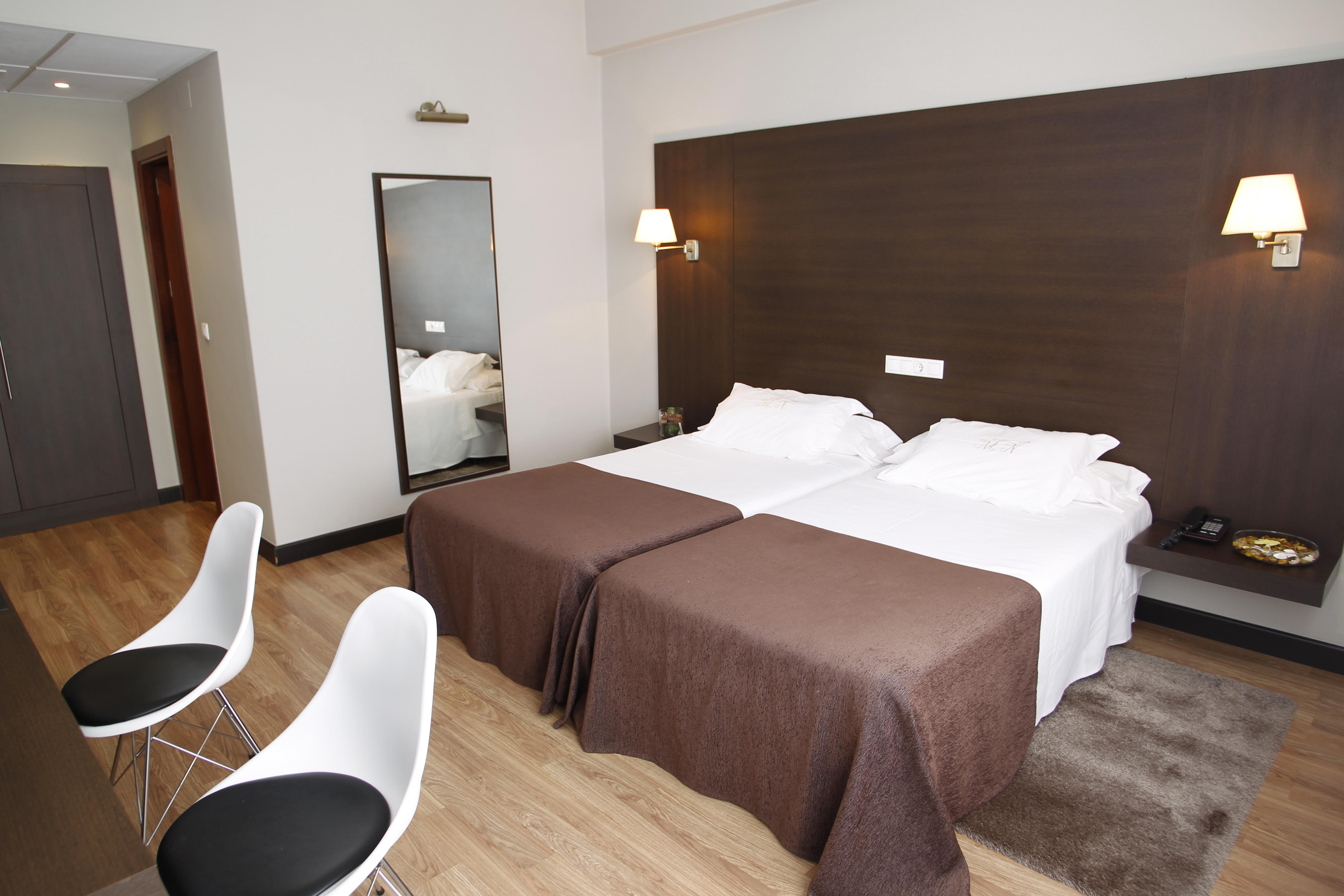 לוגו Hotel Mendez Nunez מראה חיצוני תמונה