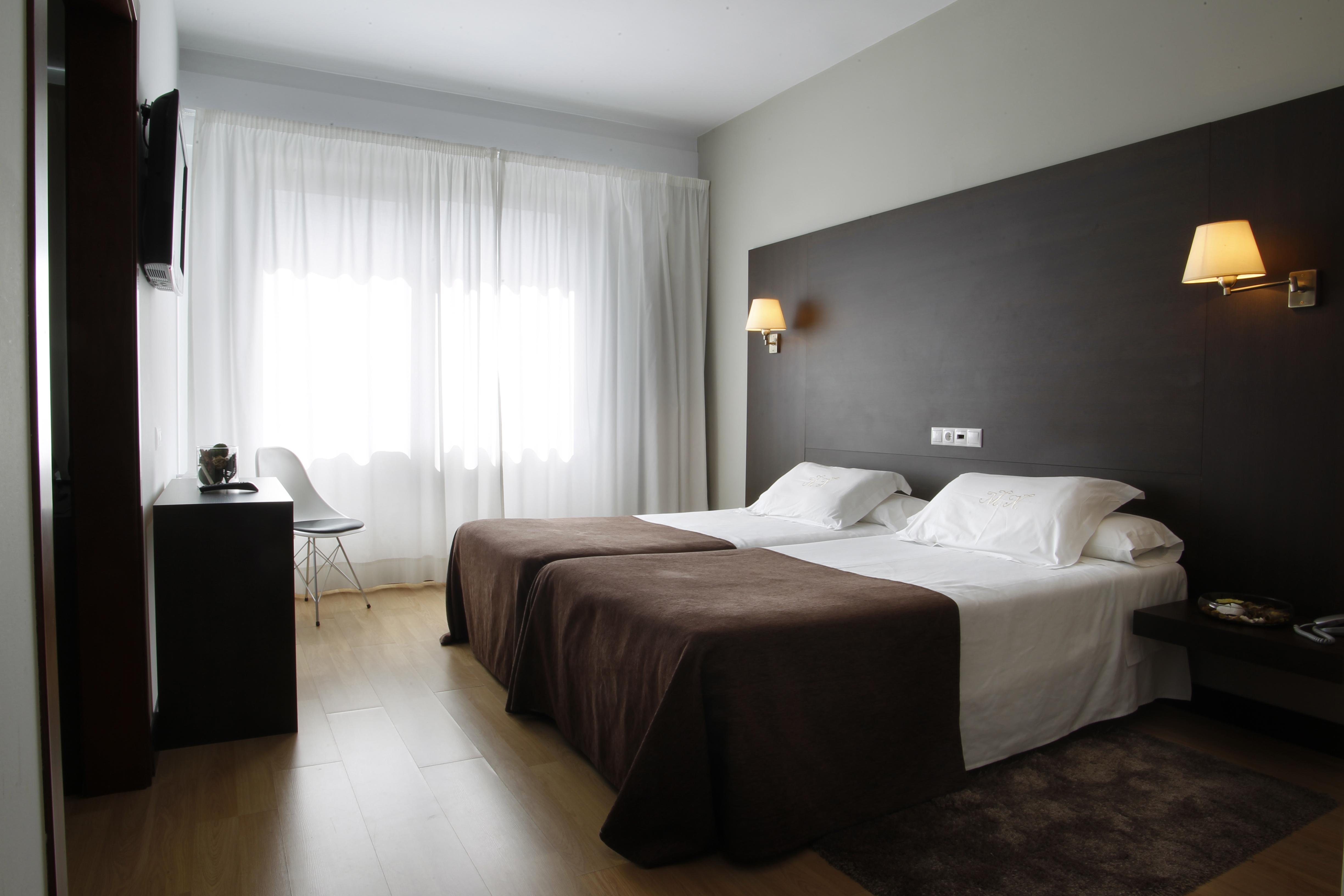 לוגו Hotel Mendez Nunez מראה חיצוני תמונה