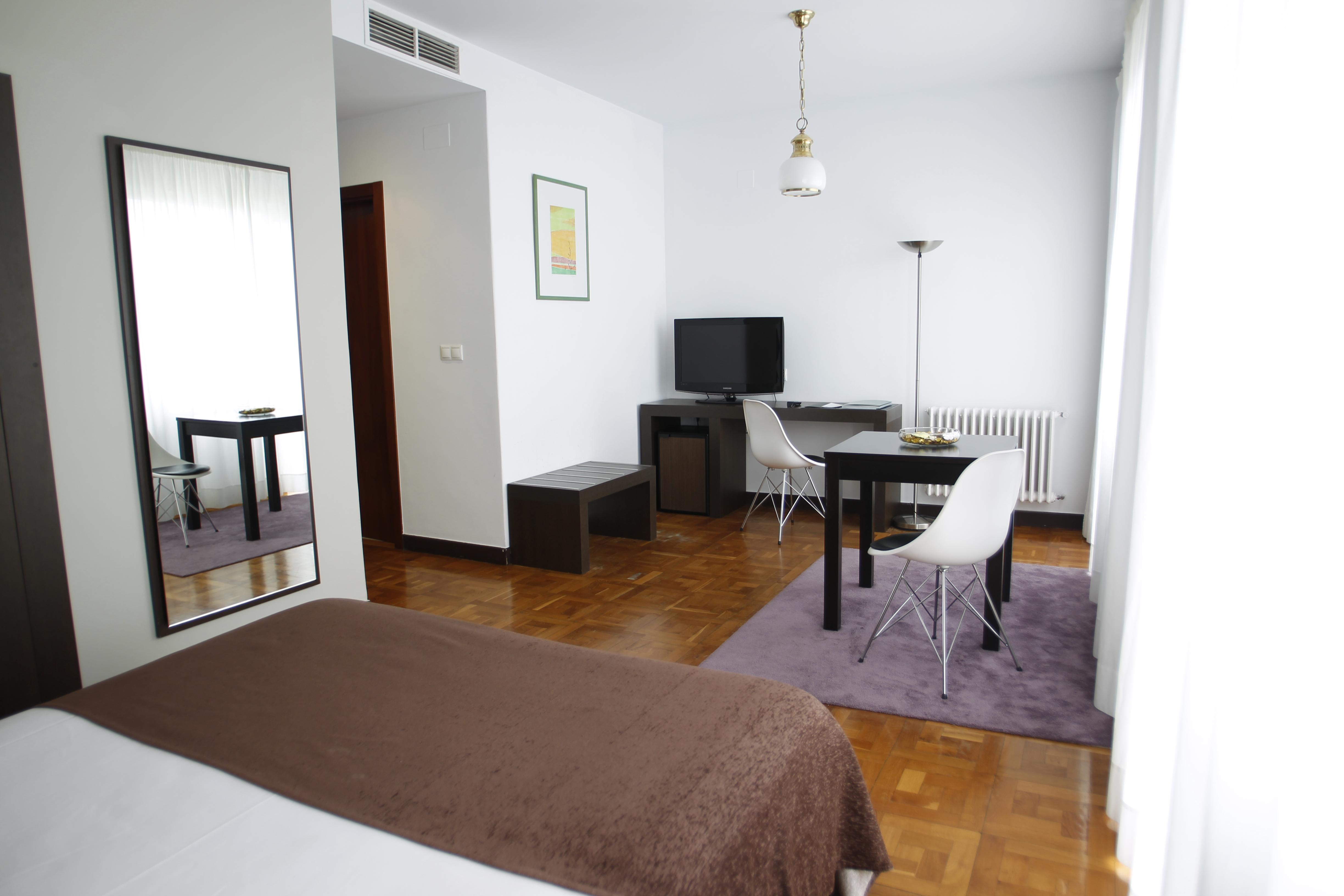 לוגו Hotel Mendez Nunez מראה חיצוני תמונה