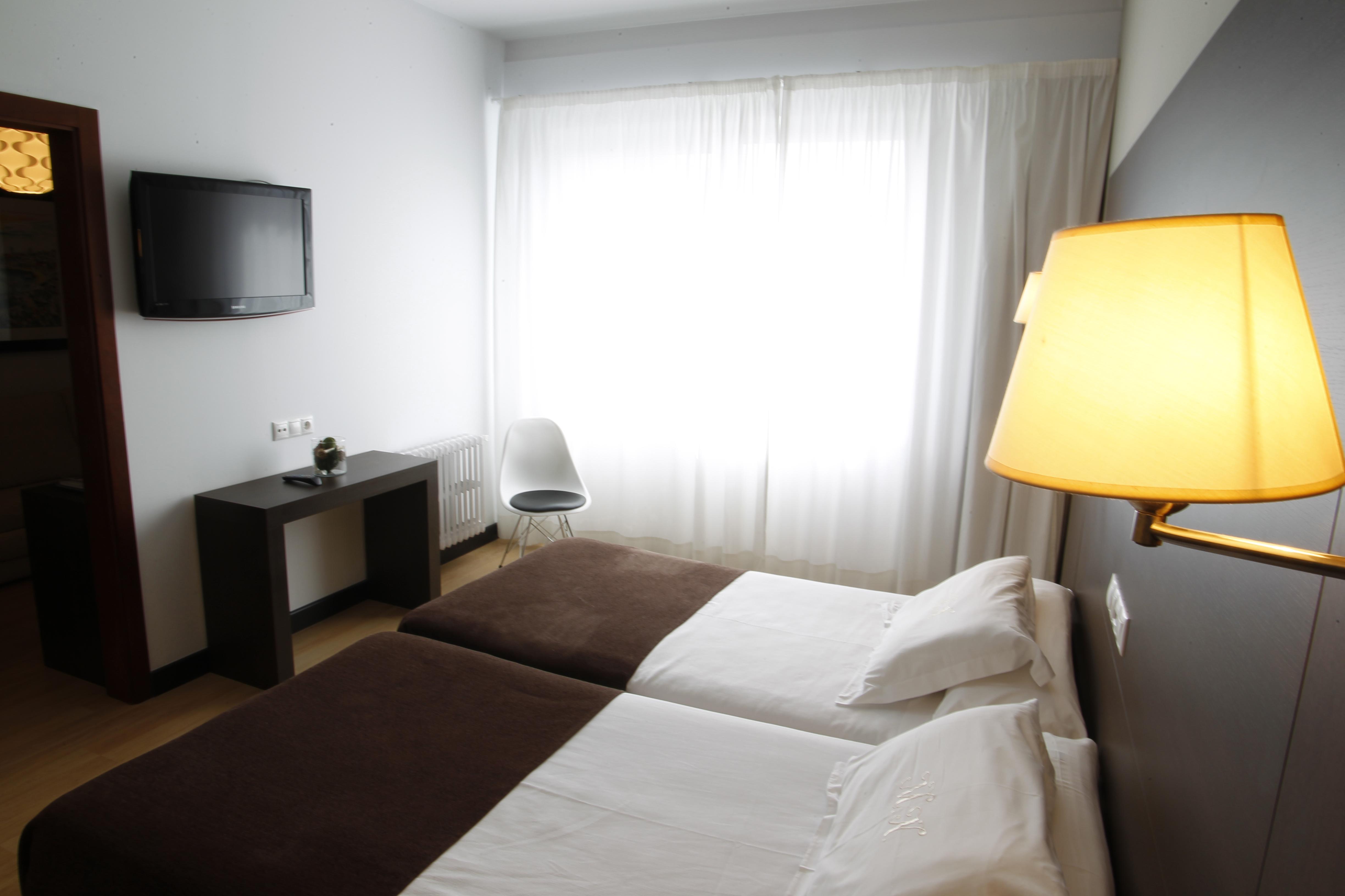 לוגו Hotel Mendez Nunez מראה חיצוני תמונה