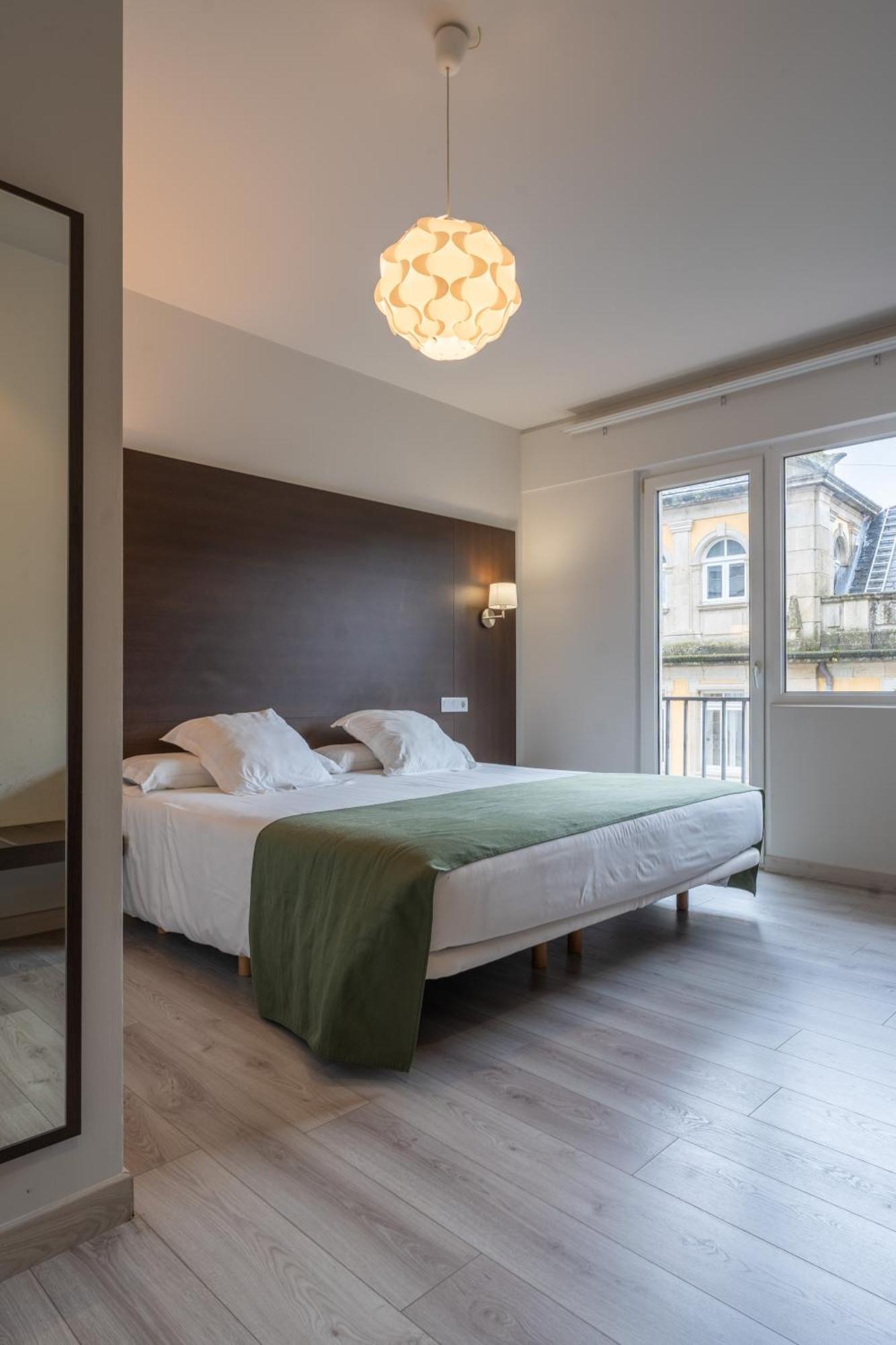 לוגו Hotel Mendez Nunez מראה חיצוני תמונה